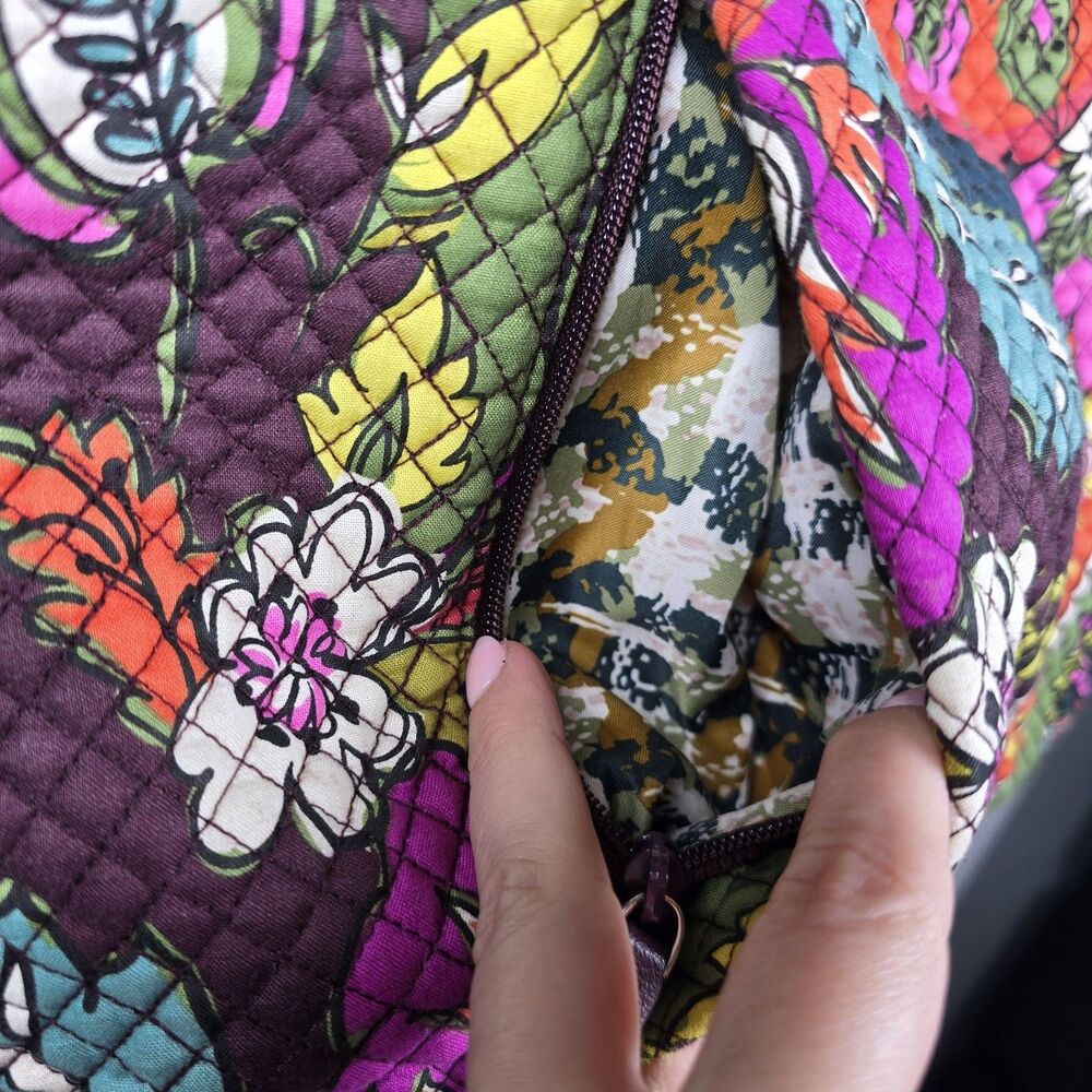 VERA BRADLEY Quilted Bag Vibrant Paisley Fall Leaves Pattern EUC Retired Pattern - Picture 3 of 7